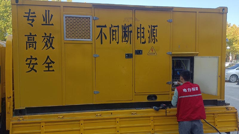 韩城柴油发电机组和UPS电源配合使用时，如何避免切换过程中的电力中断？